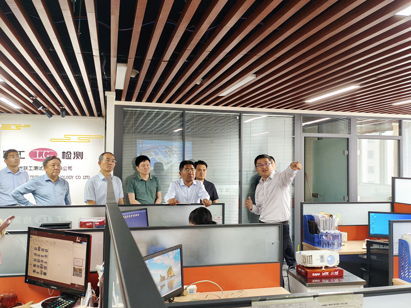 Zhu Yuming, Deputy Director of the Jinan Municipal People's Congress Standing Committee, visited and conducted research at Jinan Lian Gong.