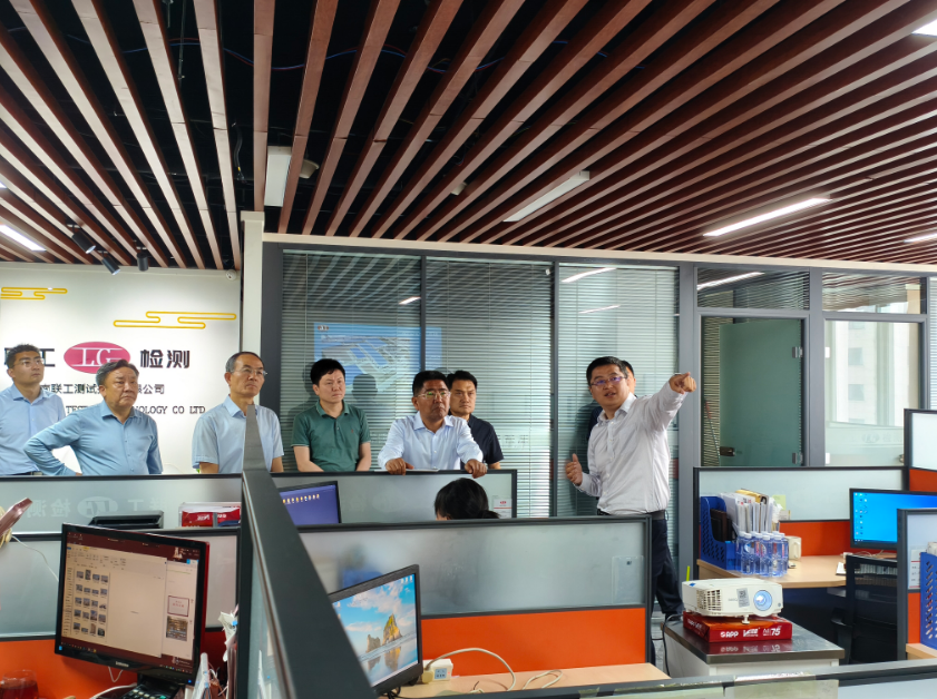 济南市人大常委会副主任朱玉明到济南联工走访调研